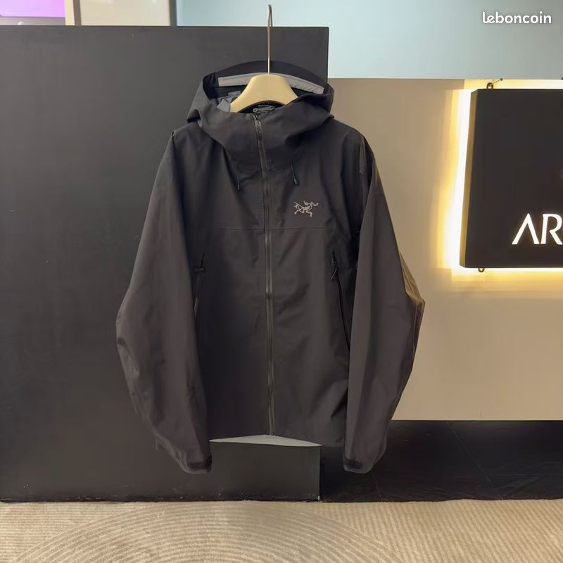 Veste Arc'teryx Pour Femme - Taille L, Noire, Polyester, Manches Longues, Fermeture Intégrale - Occasion Très Bon état