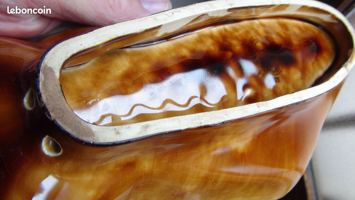 MOULE en FORME de POISSON CERAMIQUE " MOULIN des LOUPS " en très bon état de 29,7 cm de long ,13 cm de large 6,3 cm de haut , poids de 580 gr (image 8)