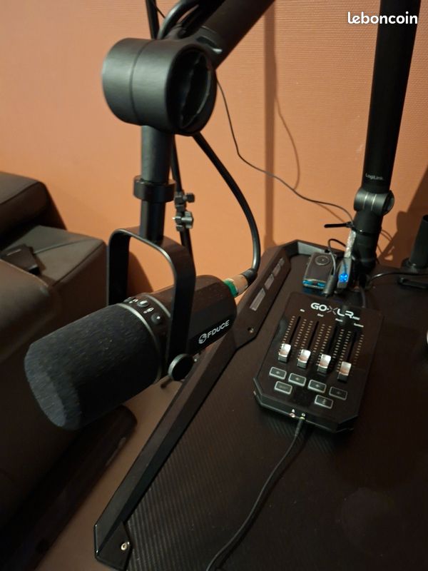 Vends micro fduce bras logilink et table goxlr mini (image 2)
