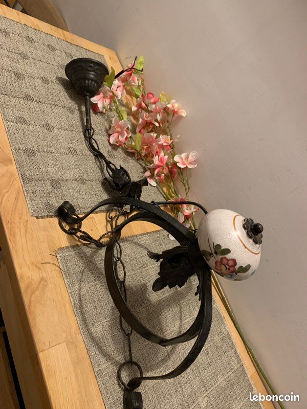 Lustre fer forgé et porcelaine (image 1)