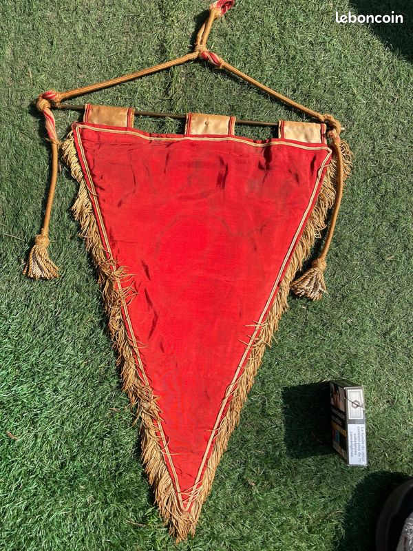 Ancien Fanion Nîmes Olympique Dédicacé – Vintage Années 80 (signé)