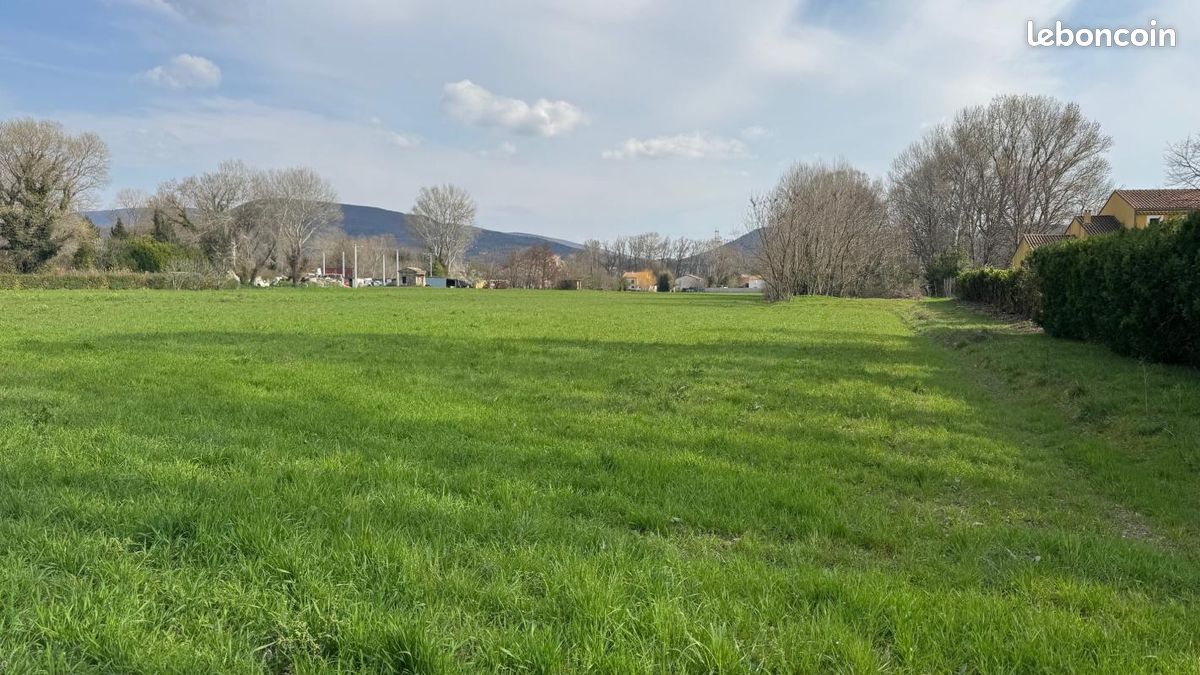 Terrain 400 m² Cruas · 79 900 €