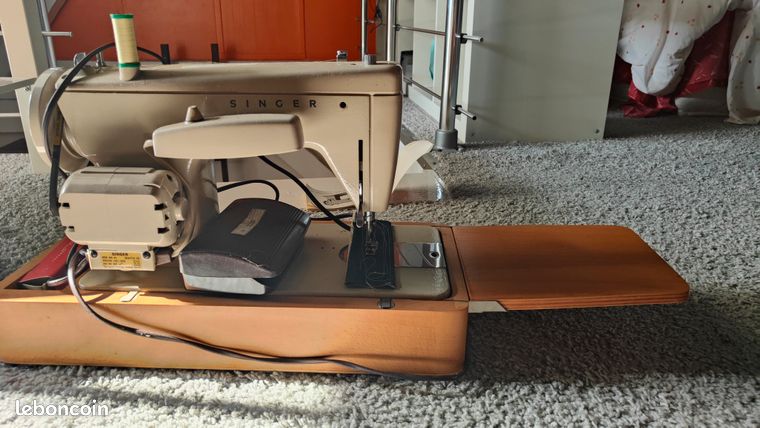 Ancienne machine à coudre SINGER PORTABLE 1927 - Collection