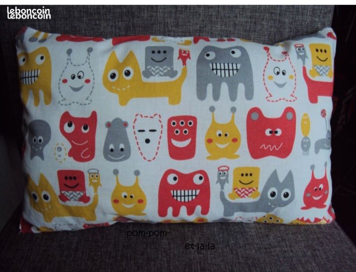 Petit coussin petits monstres rigolos (image 1)