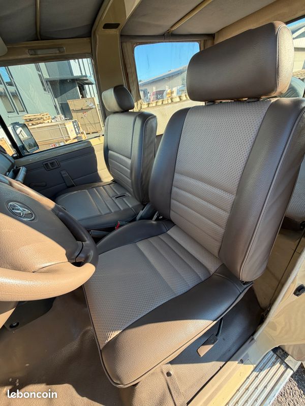 Toyota Land Cruiser GRJ71 bâché –essence V6 4.0L 228 ch BVM (image 8)