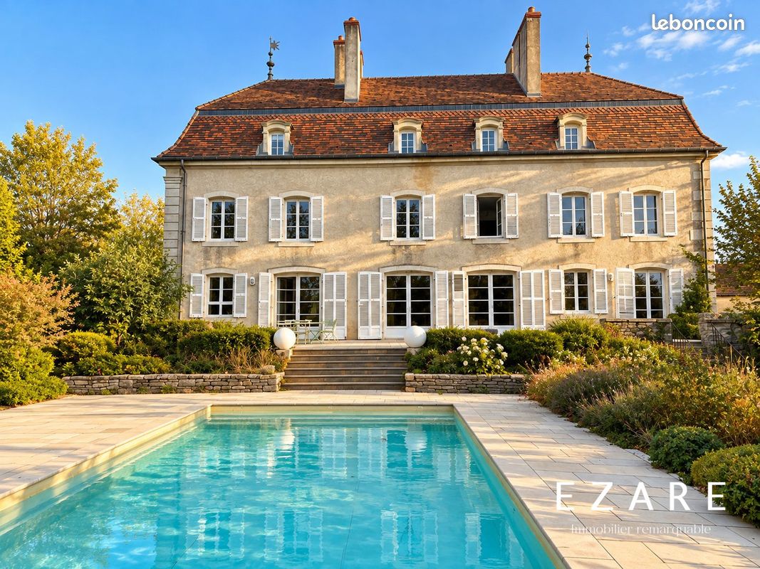 Maison 10 pièces 421 m² · à Dole · 421 m² · 975 000 €