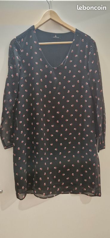 Robe noire imprimée (image 1)