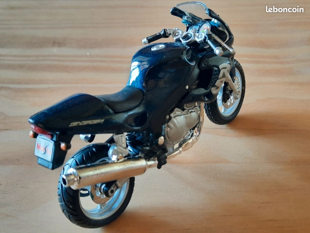 Collection exclusive de 2 motos triumph - 1/18 (image 4)