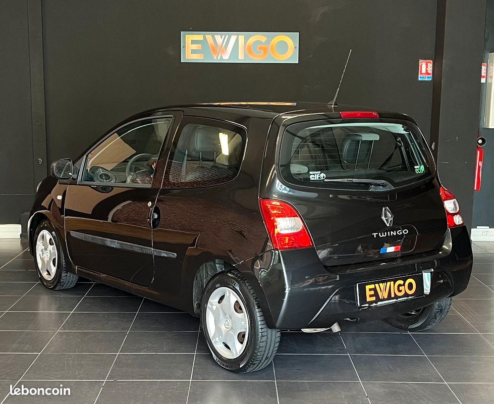 RENAULT TWINGO 1.2 75 AUTHENTIQUe (image 18)