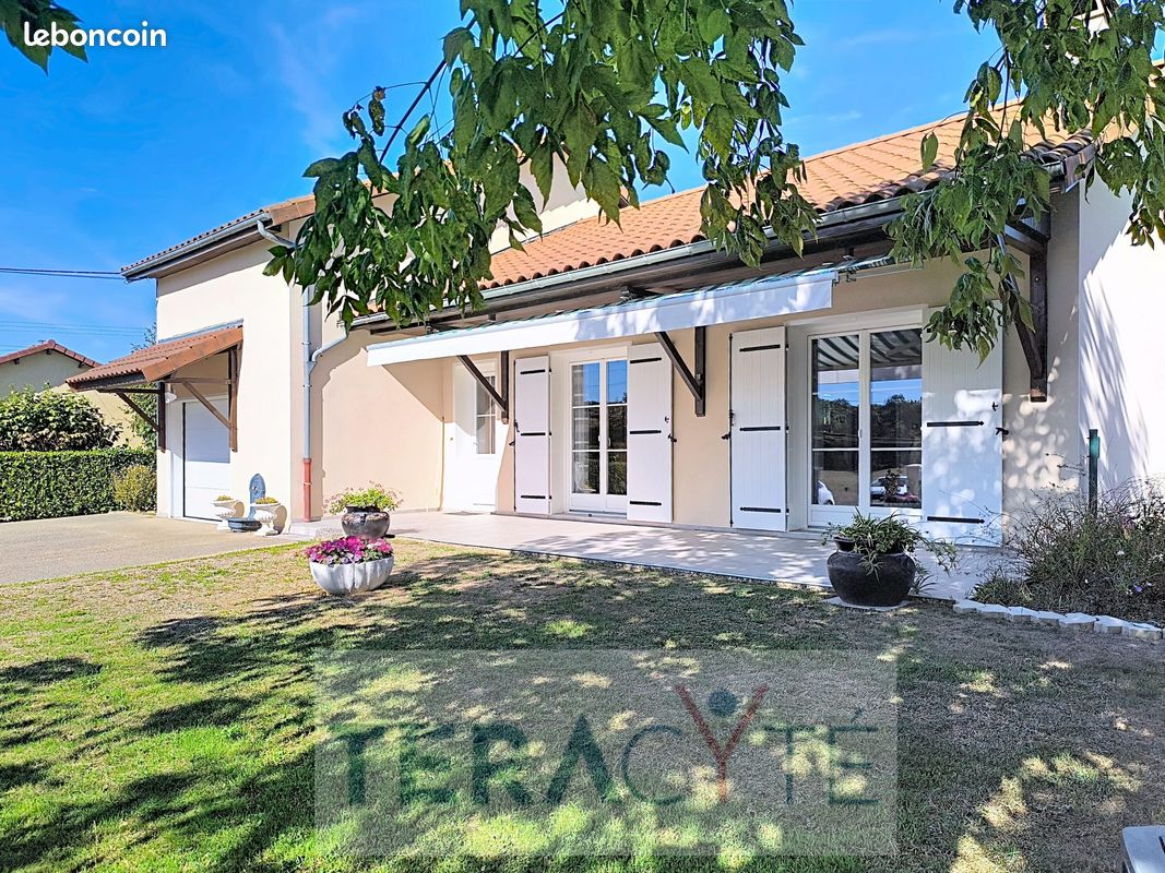 Maison 5 pièces 132 m² · à Polliat · 132 m² · 325 000 €