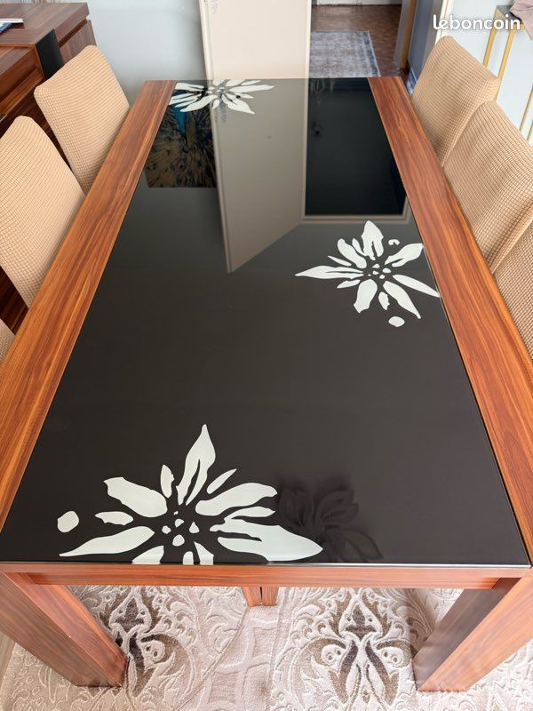Table (image 3)