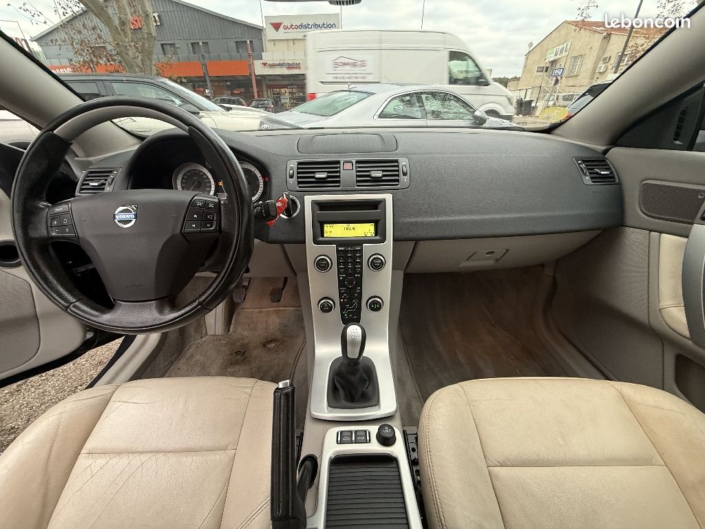 Volvo C70 D3 150 ch Momentum (image 9)
