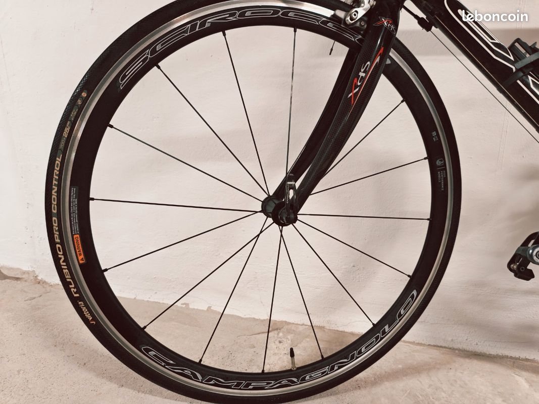 Vélo de course carbone EXS avec pneus Campagnolo Scirocco neufs (image 3)