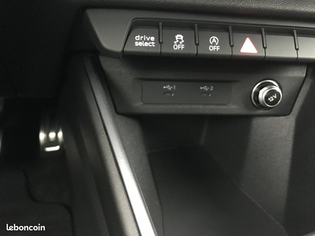 AUDI A1 Sportback 35 TFSI 150 ch S tronic 7 S Line (image 24)