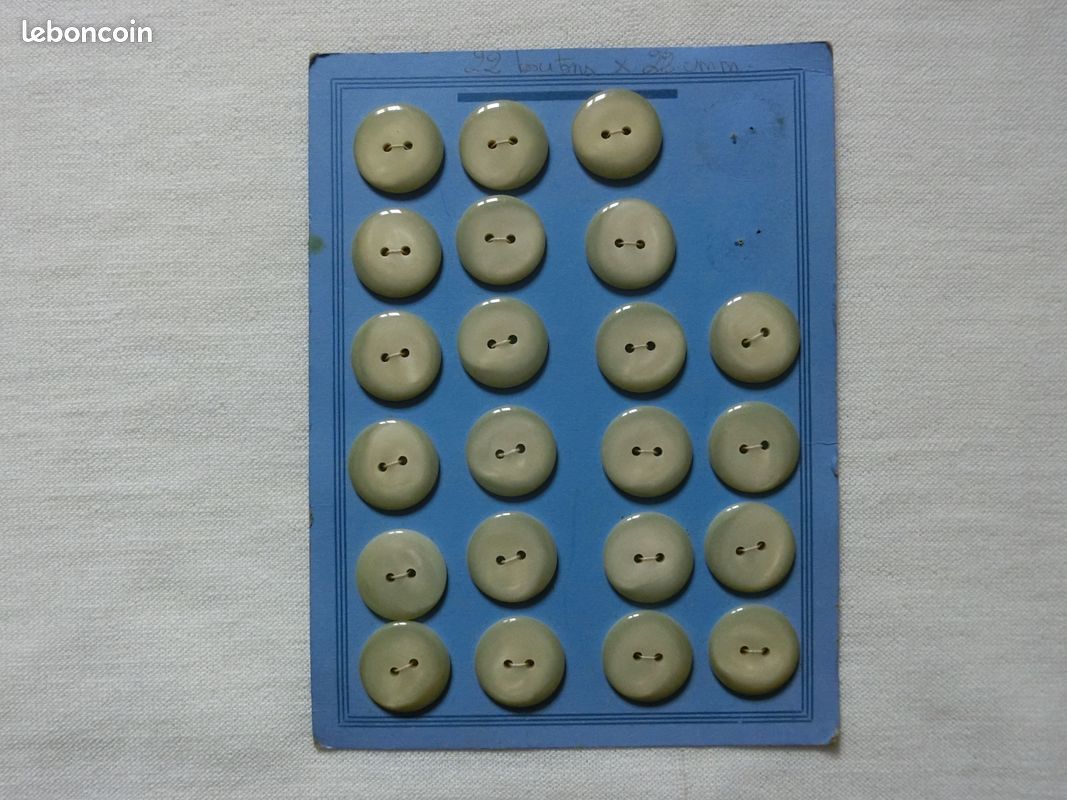 Lot De 20 Boutons à Coudre Ronds Résine 4 Trous 20mm Bleu Ciel - Idéal Couture Et Loisirs Créatifs