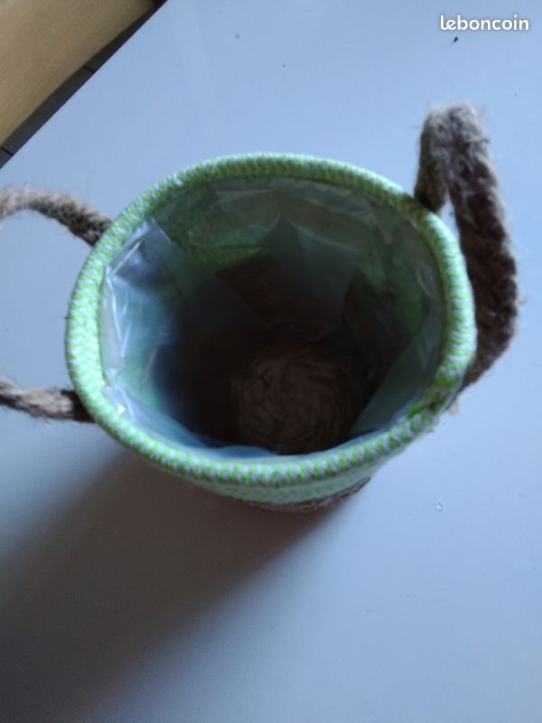 Cache pot (image 2)