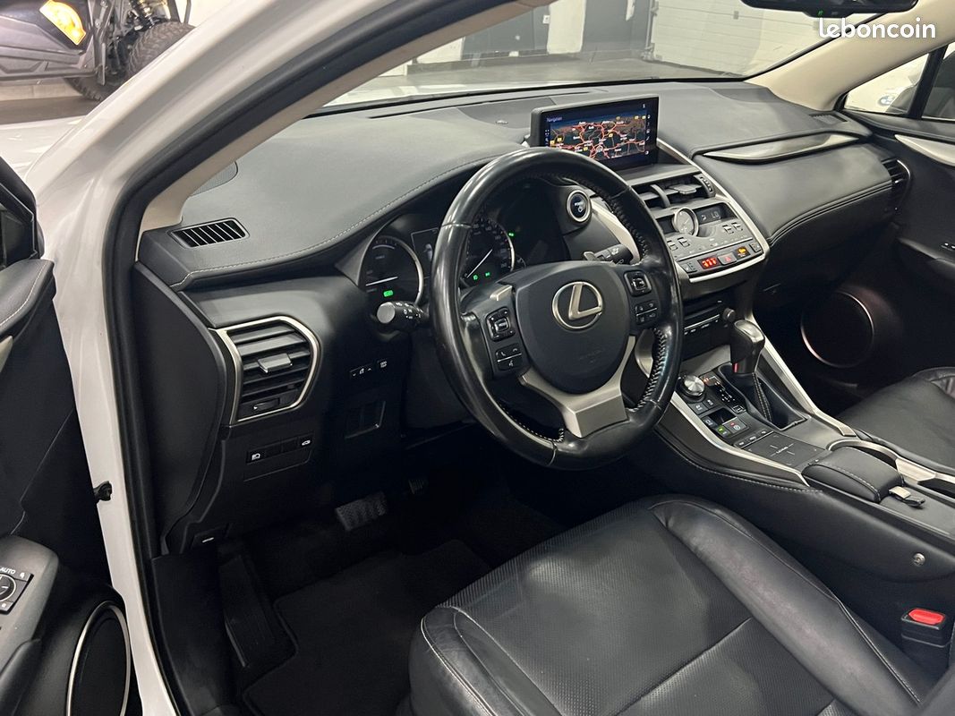 Lexus NX300H 300h 4WD Luxe / Financement possible (image 8)