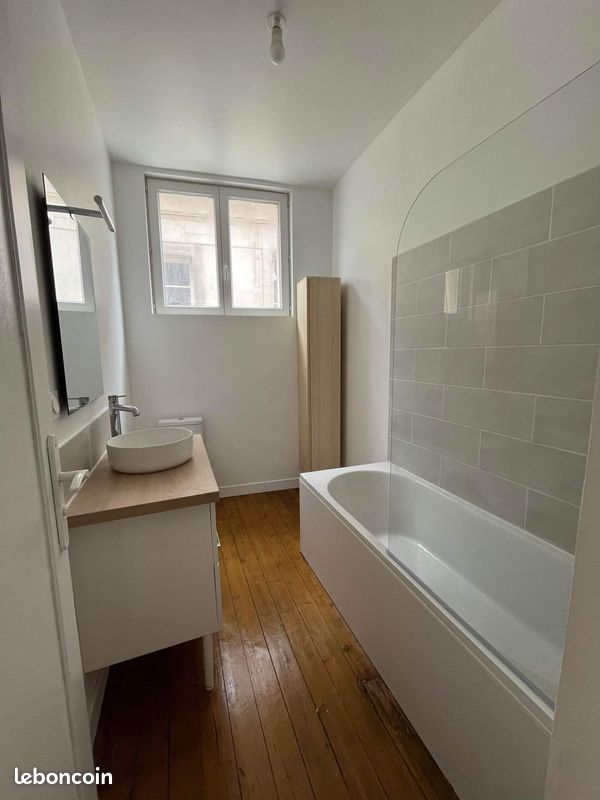 Appartement T3 lumineux de 75 m² — Saint-Pierre-sur-Dives (Centre) (image 3)