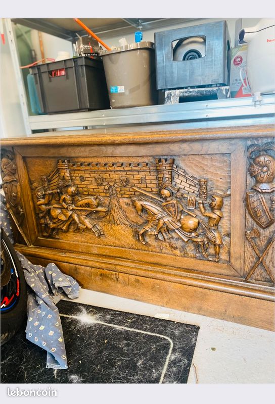 Coffre ancien en bois (image 1)