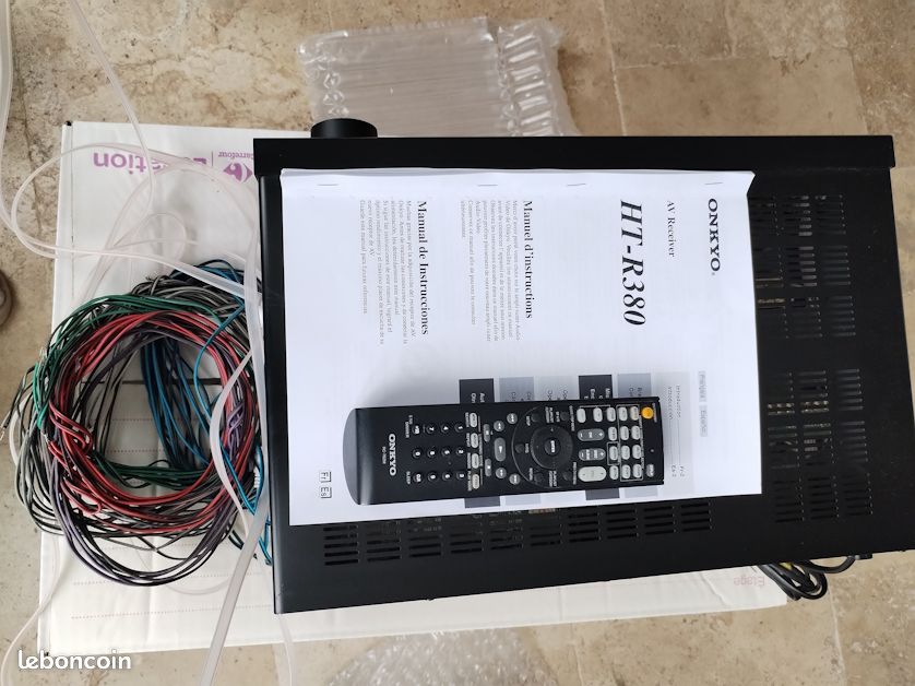 Ensemble Home Cinéma HDMI ONKYO complet de hauts parleurs et