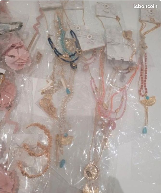 Lot De 28 Bracelets Bijoux Neufs - Destockage Revendeur, Fin D'activité