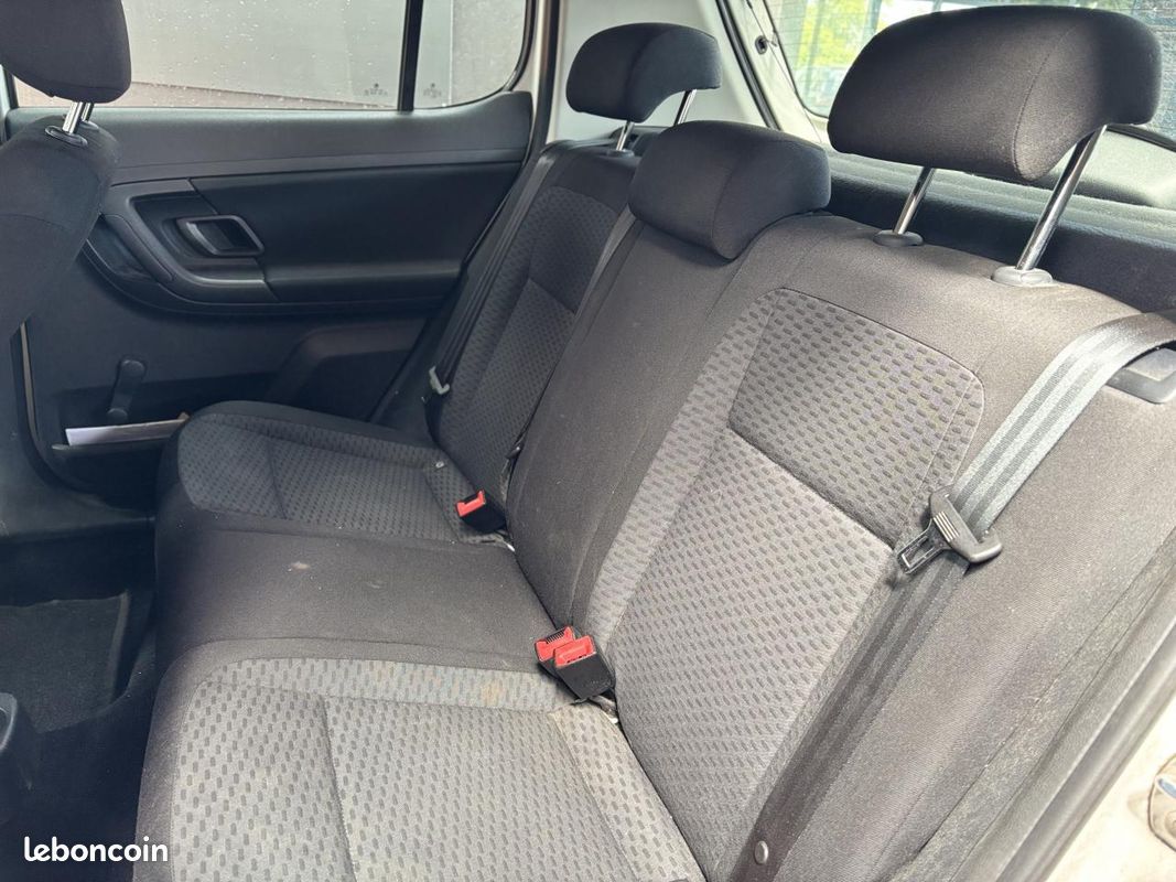 SKODA FABIA 1.6 TDi 75 CH ACTIVE (image 10)