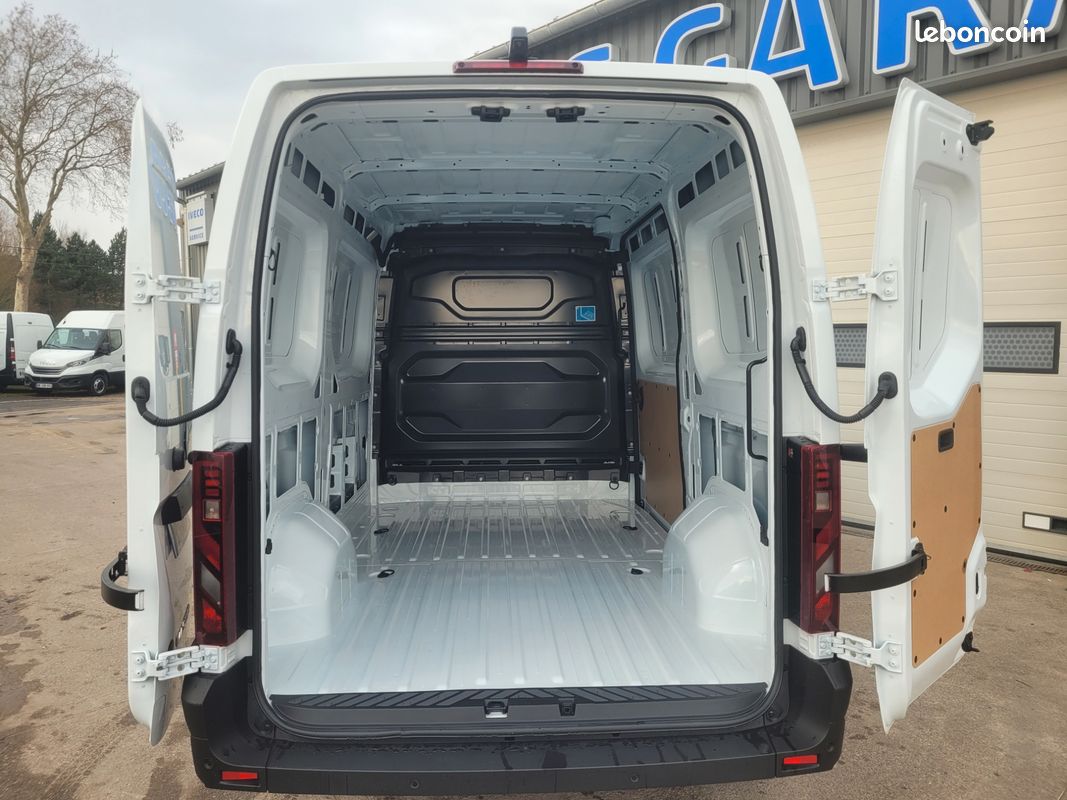 RENAULT MASTER IV 3T5 L2H2 FOURGON 2.0 Blue DCI 170 AUTO EXTRA 03 PLACES NEUF + CAMÉRA RECUL + CLIM AUTO + RADARS AVANT-ARRIERE-LATÉRAUX + PORTES 270 DEGRÉS + PNEUS TOUS TEMPS ( Prix Vente 33 990 HT ) (image 8)