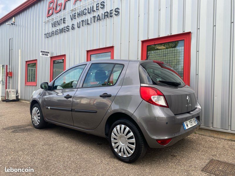 Renault clio III 1.2 16 v. 75 cv expression (image 3)