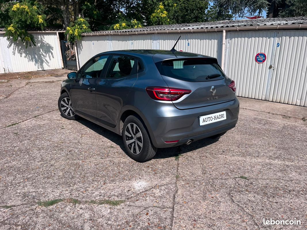 Renault Clio 5 TCe 90 chevaux ,Vente à l'export UNIQUEMENT (image 4)