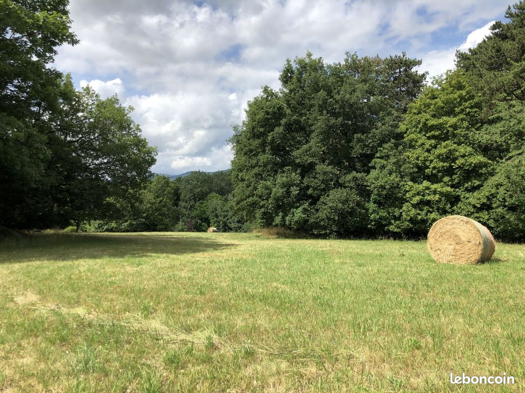 Terrain 400 m² · à Saint-Jean-de-Thurigneux · 135 000 €