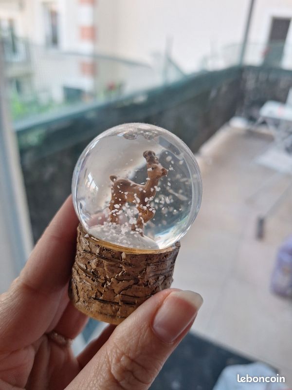 Télécharger Boule à neige avec scène d'hiver Dessins animés En Ligne
