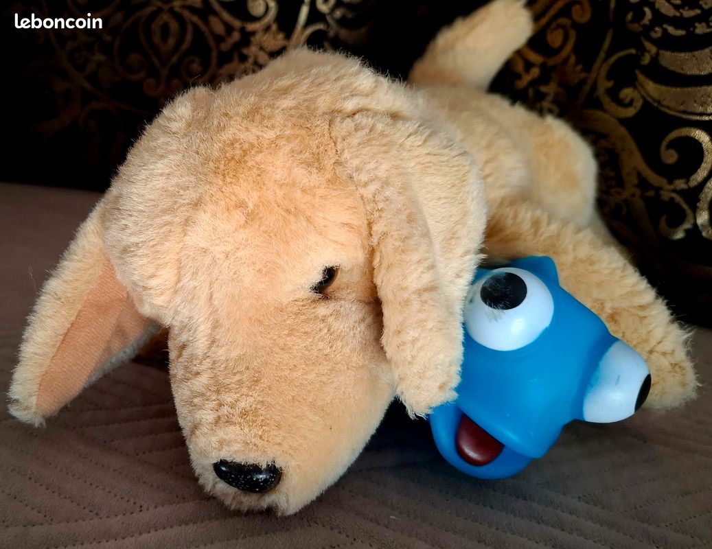 Grande Peluche réaliste Chien Labrador / Golden Retriever. Couché. 40cm. Tout Doux (image 2)