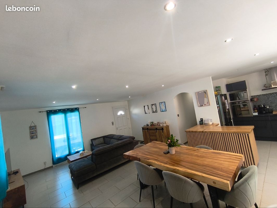 Maison 3 pièces 75 m² · à Saint-Julien-de-Peyrolas · 75 m² · 249 000 €