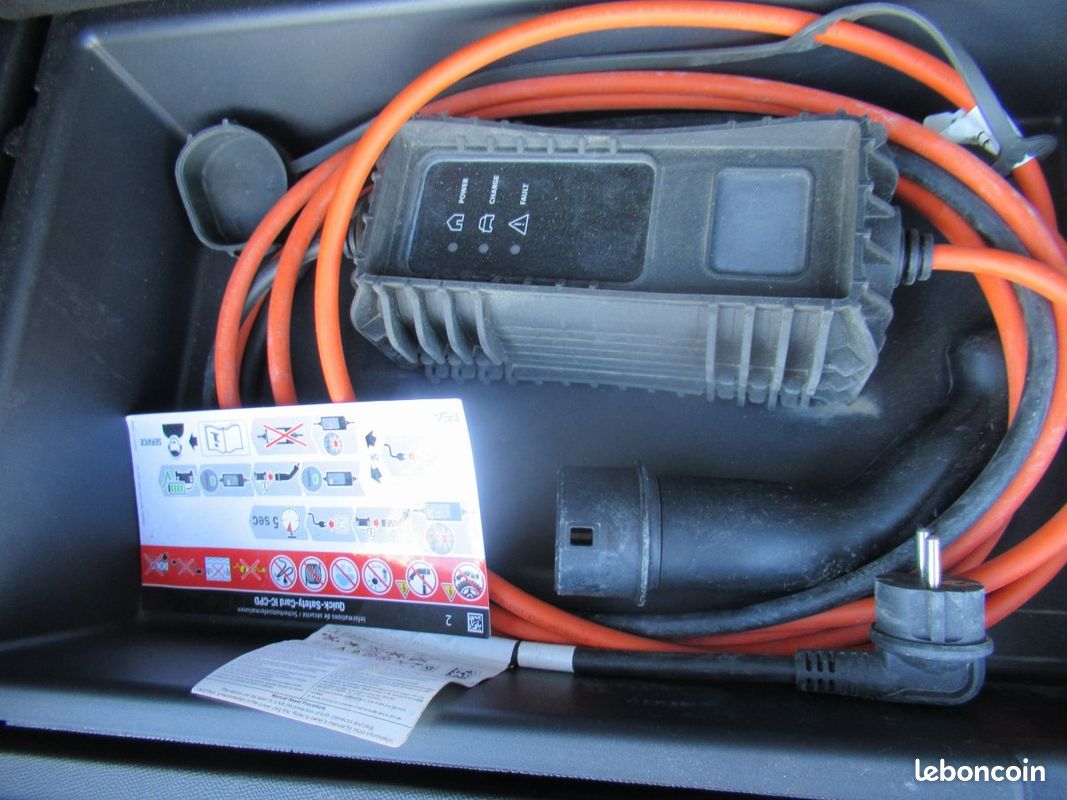 Peugeot 3008 (2) 1.6 HYBRID 225 E-EAT8 Allure Pack (image 11)
