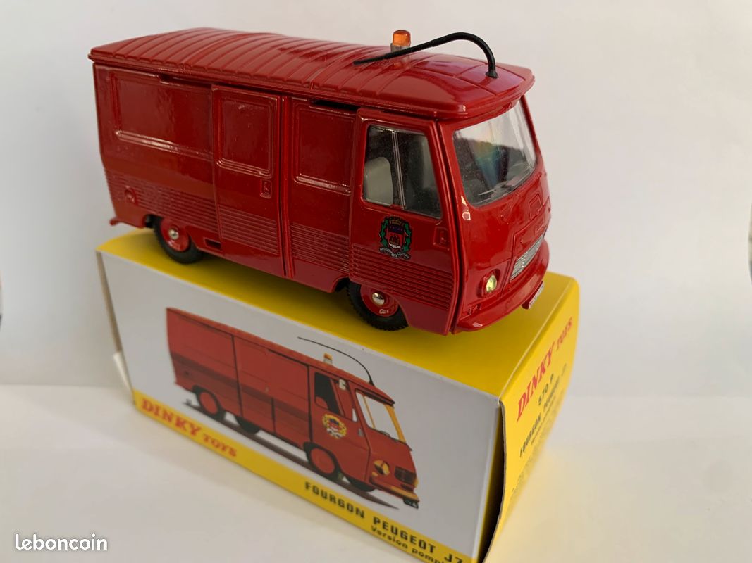 Dinky Toys France 570 P Peugeot J7 Fourgon Tôlé Pompiers