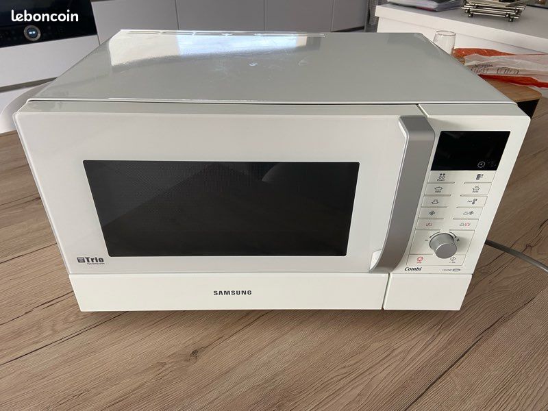 Four Micro-ondes SAMSUNG (image 2)