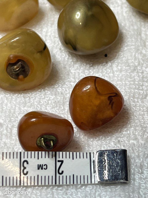 Lot De Boutons Anciens Mercerie - Couleur Jaune/Orange - Style Volante - Réf (356) - Occasion