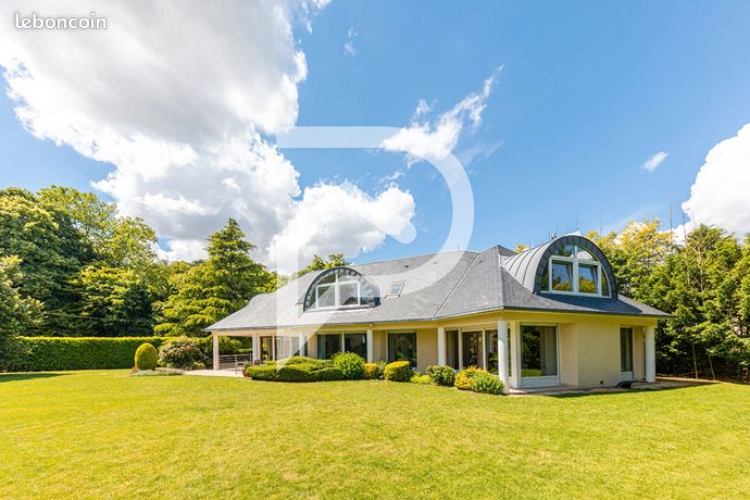 Maison 10 pièces 365 m²