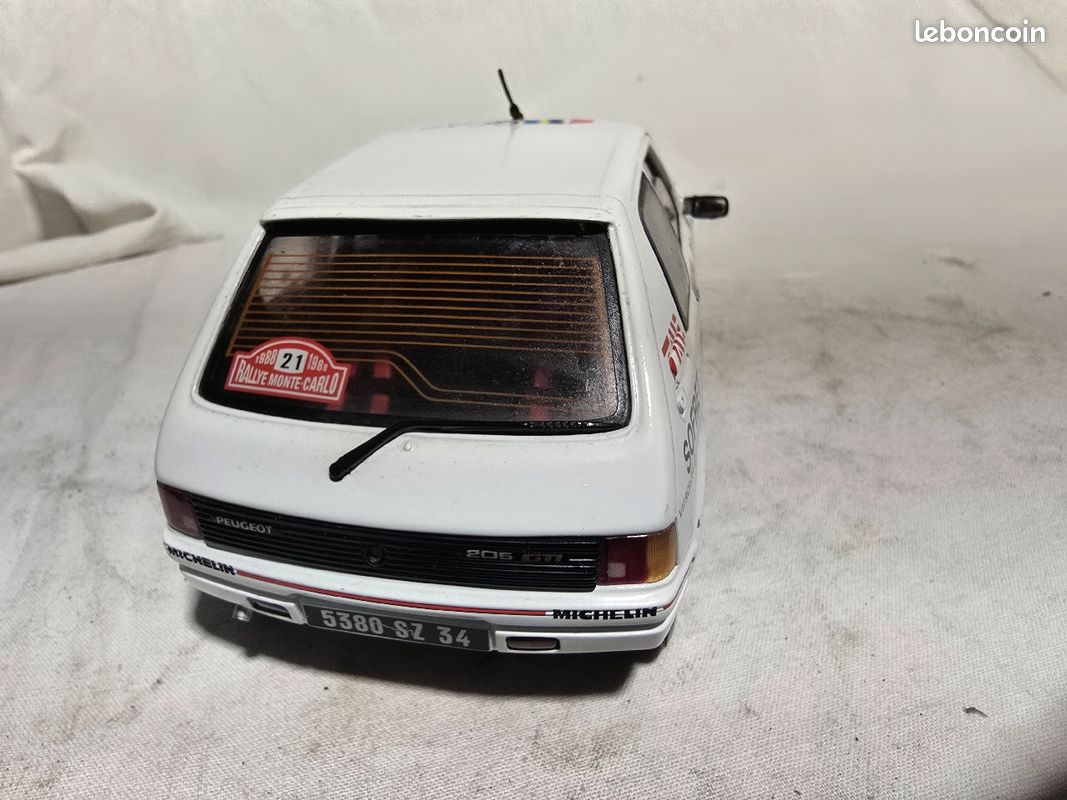 Peugeot 205 GTI Solido - échelle 1/18 - Ancienne - Avec Boîte D'origine