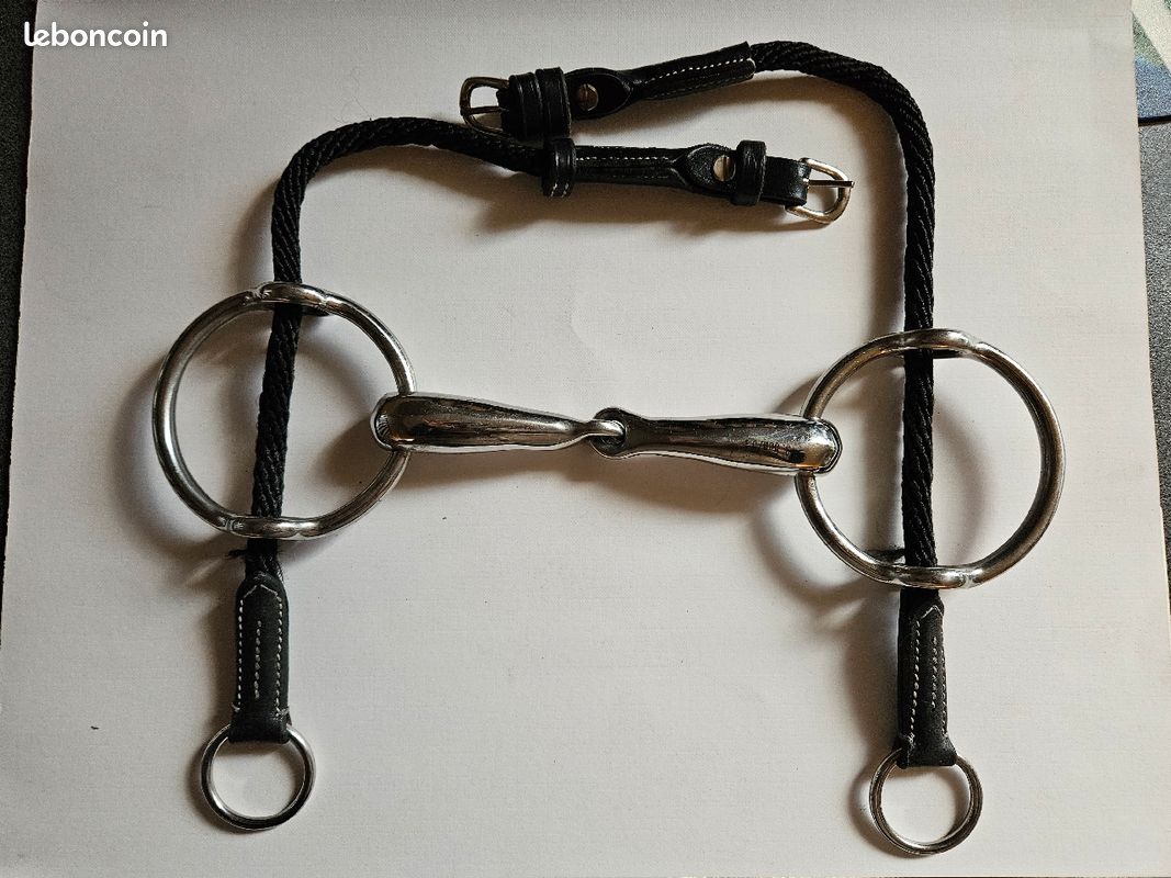 Mors releveur + montants noirs cheval (image 1)