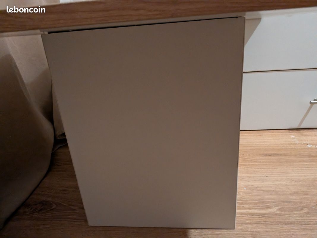 (Urgent) Table basse carrée blanche (image 3)