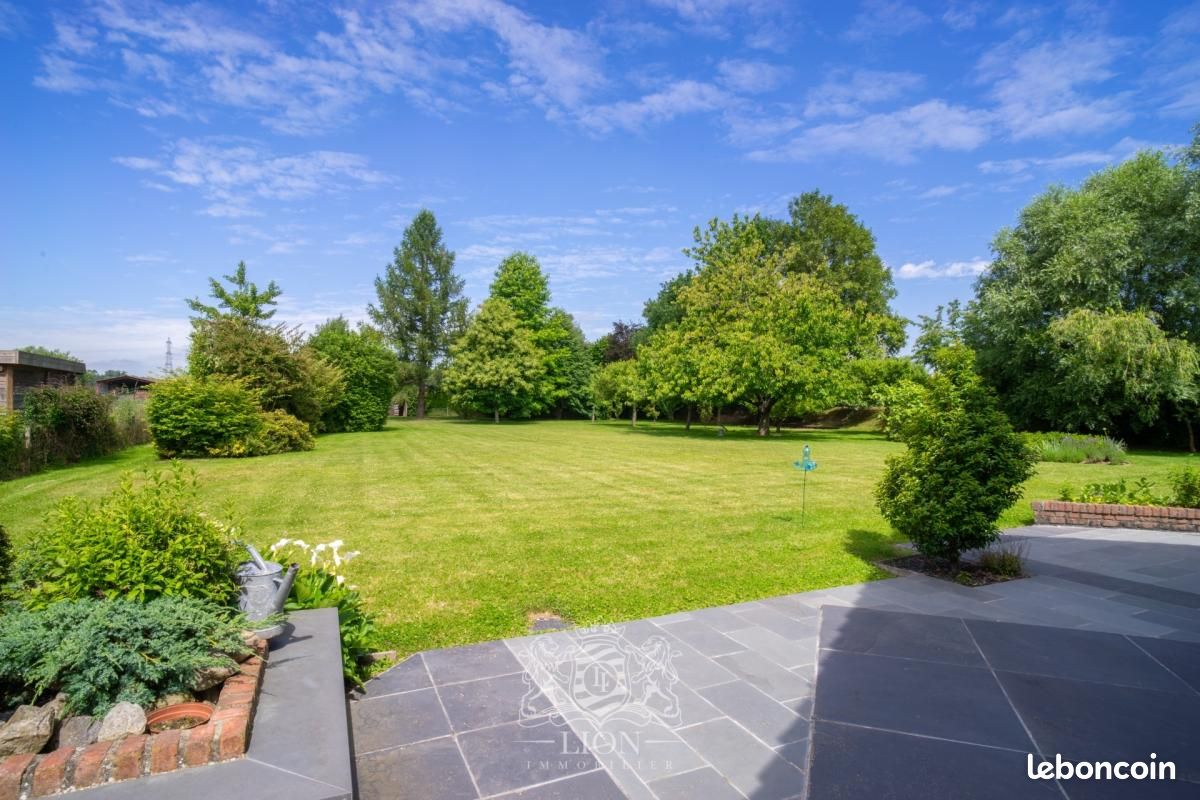 Maison 8 pièces 247 m² · à Louvil · 247 m² · 990 000 €