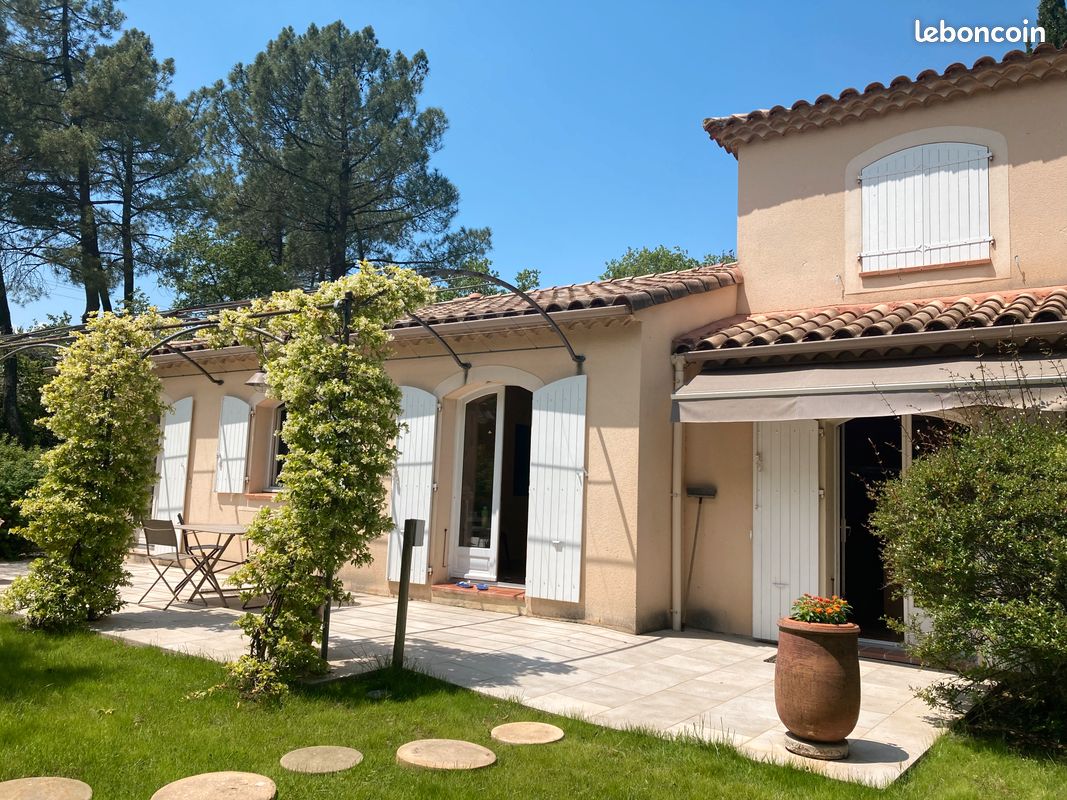 Maison 7 pièces 220 m² · à Vézénobres · 220 m² · 595 000 €