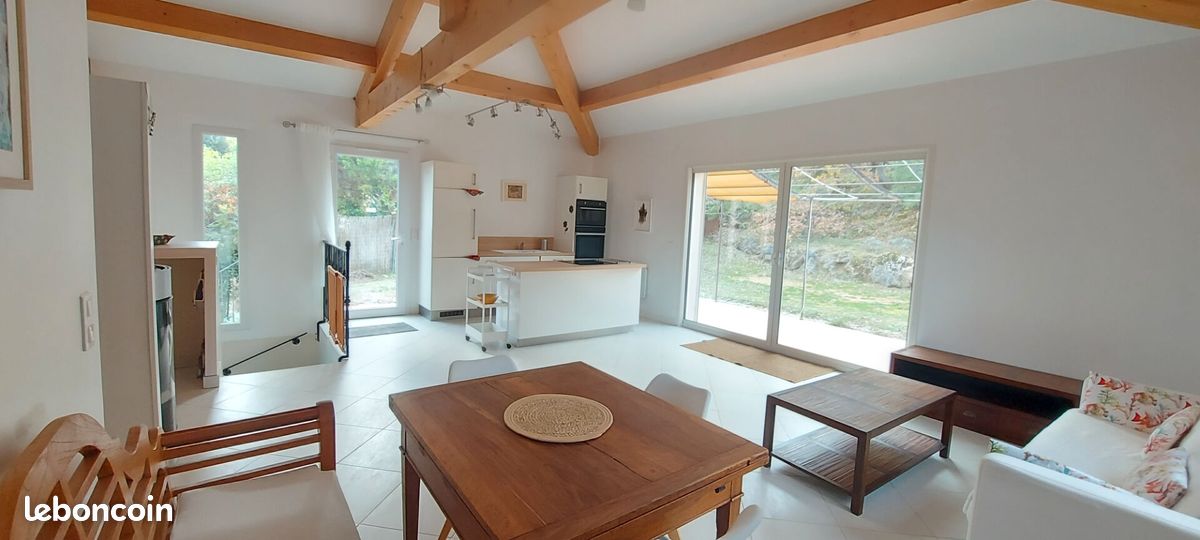 Maison 5 pièces 133 m² · à Simiane-Collongue · 133 m² · 2 090 €