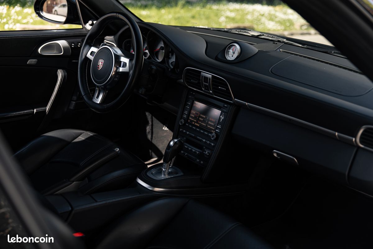 PORSCHE 911 (997) TURBO S 530cv | Sport Chrono | Toit Ouvrant | Cuir Étendu | à partir de 2050 /mois (image 13)