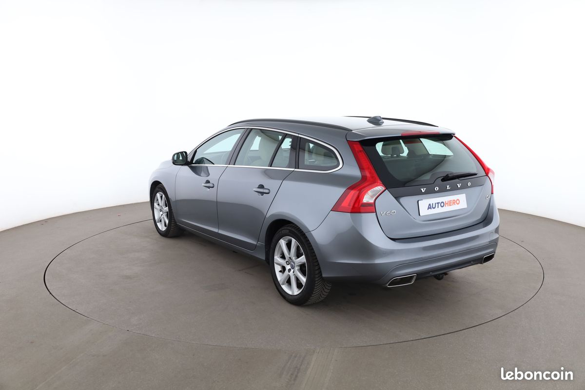 Volvo V60 2.0 D4 Momentum Geartronic 8 190 ch (image 2)