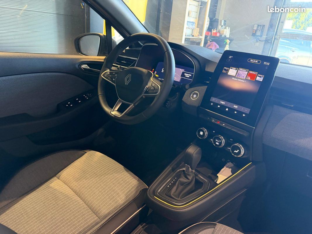 Renault clio 1.6 e-tech 145 techno / pack driving / pack multimedia (image 10)