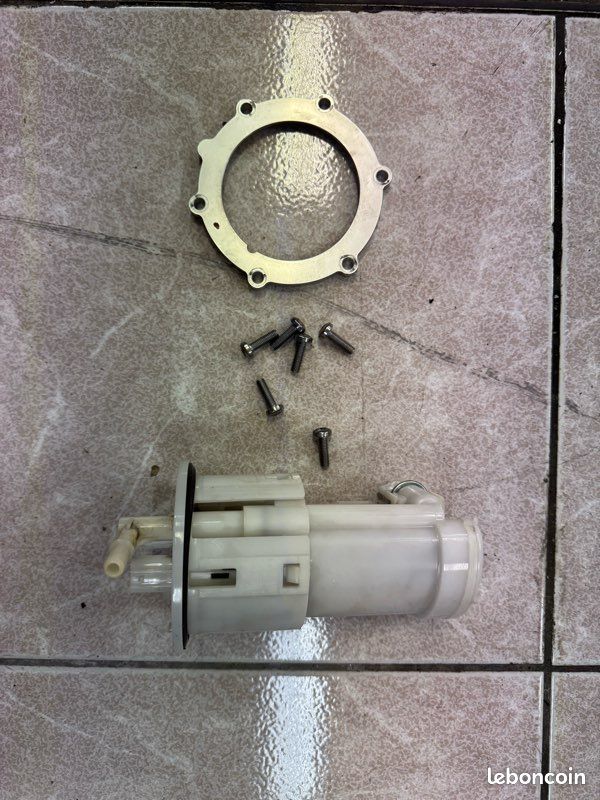 Pompe à essence Street triple (image 1)