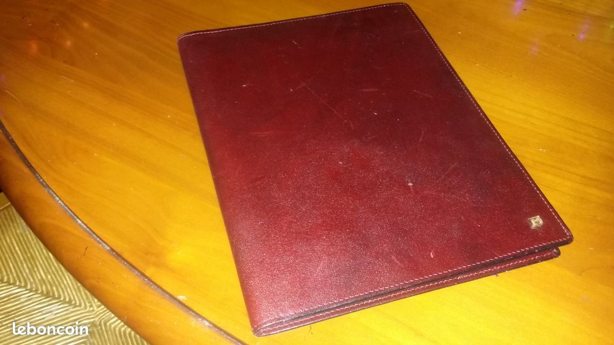 Pochette cuir bordeau pour livre neuve (image 1)