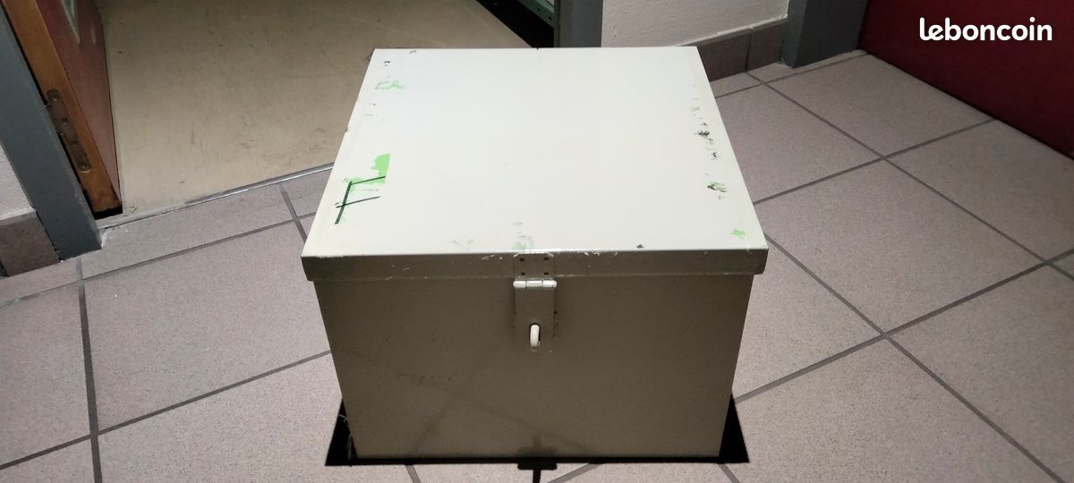 Caisse en métal (image 1)